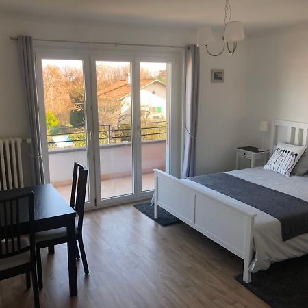 Au Bonheur Des Iris Bed & Breakfast Rolle Eksteriør bilde