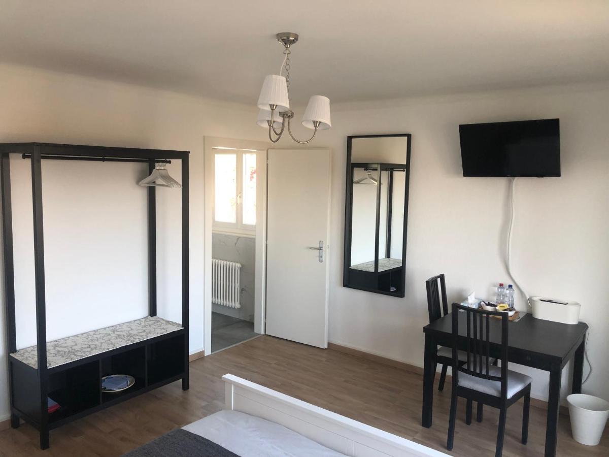 Au Bonheur Des Iris Bed & Breakfast Rolle Eksteriør bilde